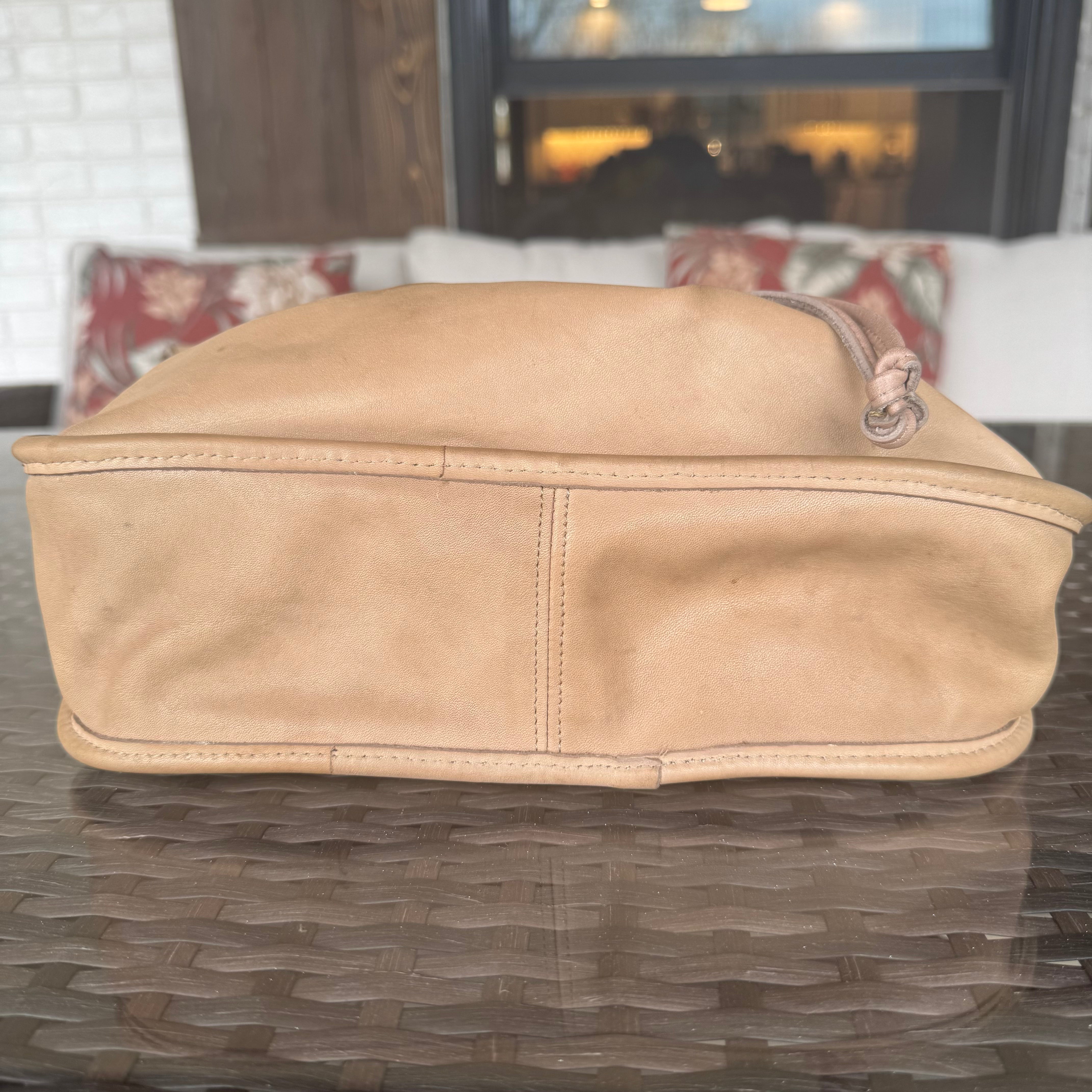 Vintage Coach 4050 Shoulder Bag In Taupe Lightweight Leather