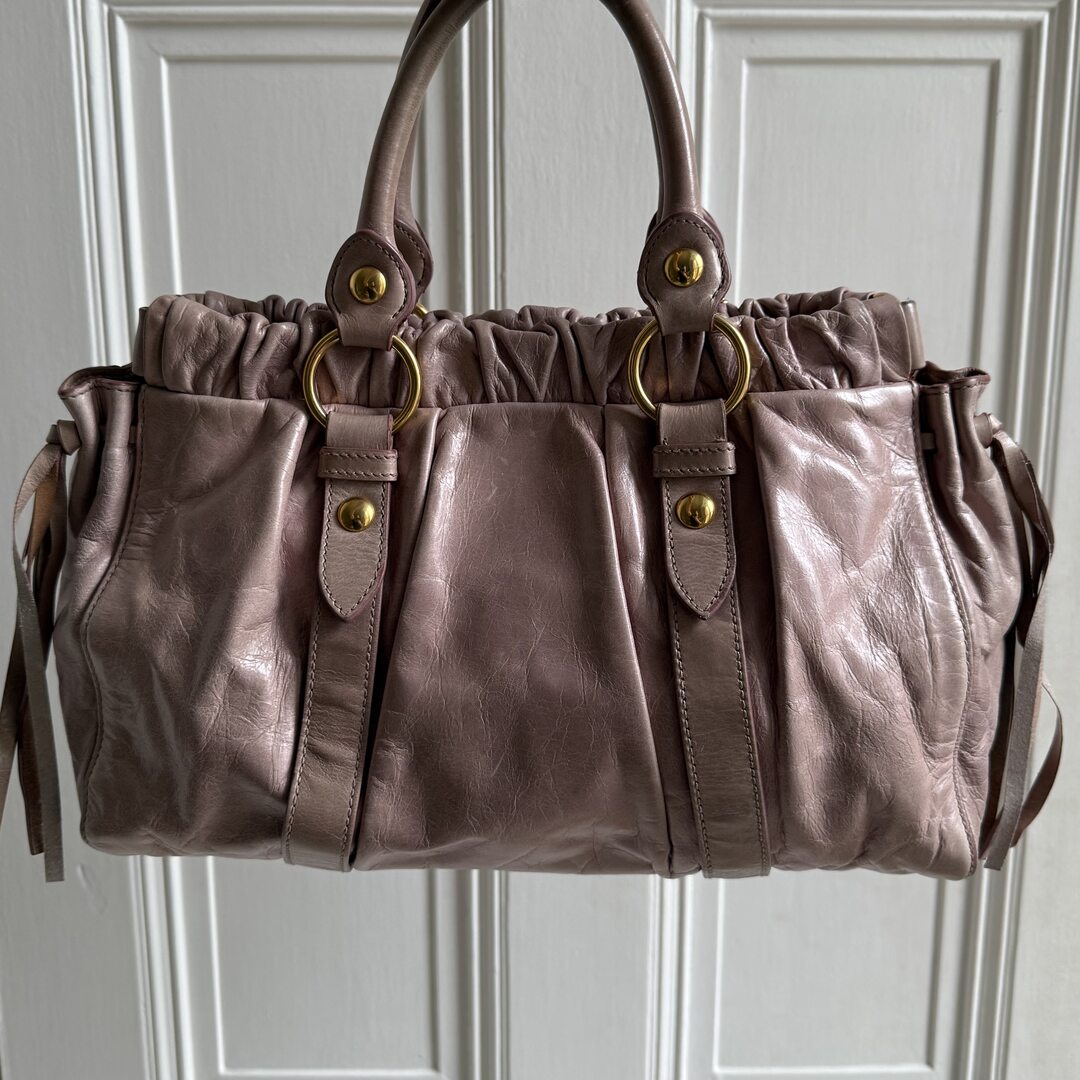 🔥 PreOwned Miu Miu Vitello Dusty Pink Leather Handbag 🔥