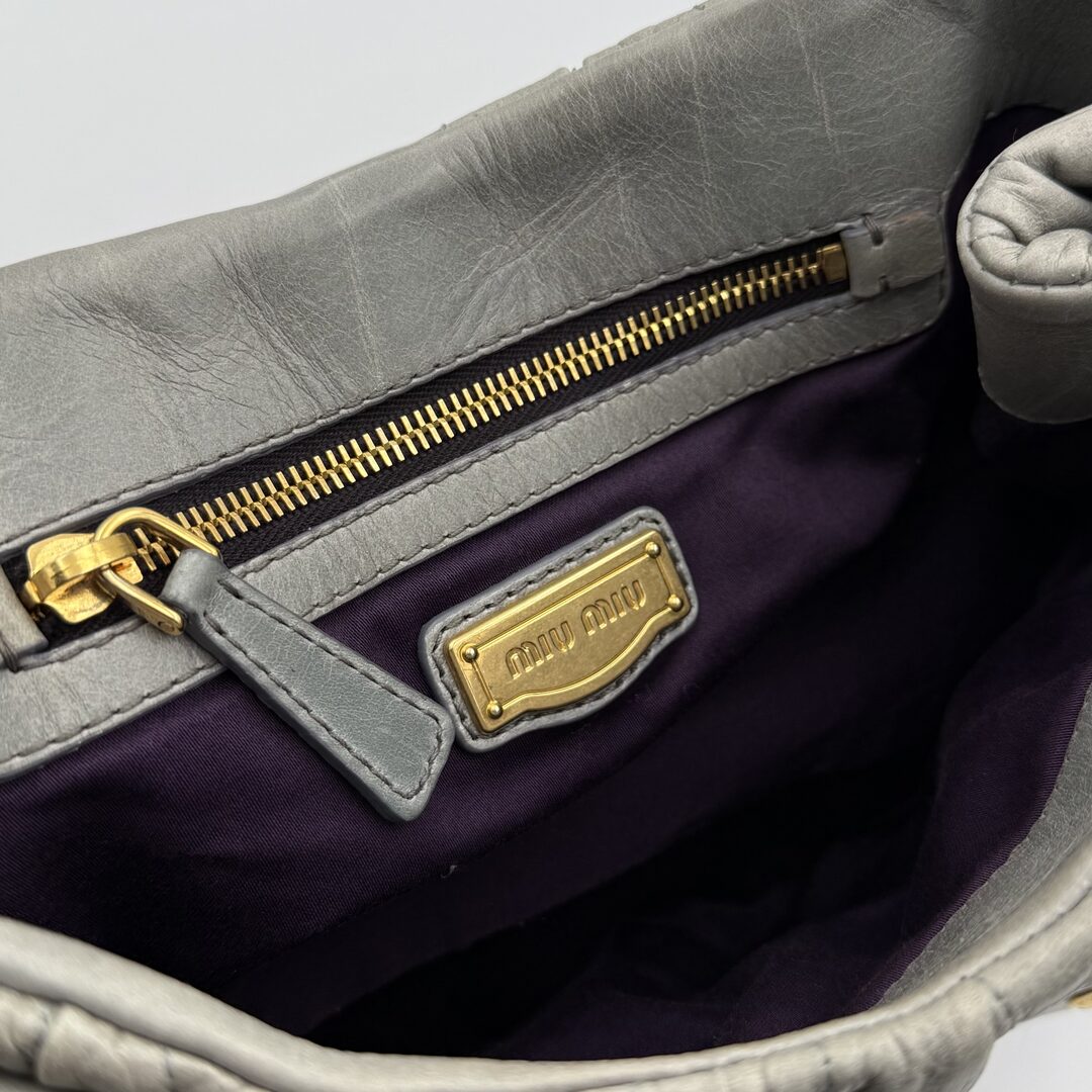 🔥 PreOwned Miu Miu Matelasse Grey Leather Handbag 🔥