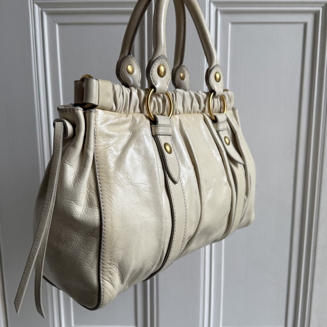 🔥 PreOwned Miu Miu Vitello Leather White Handbag 🔥
