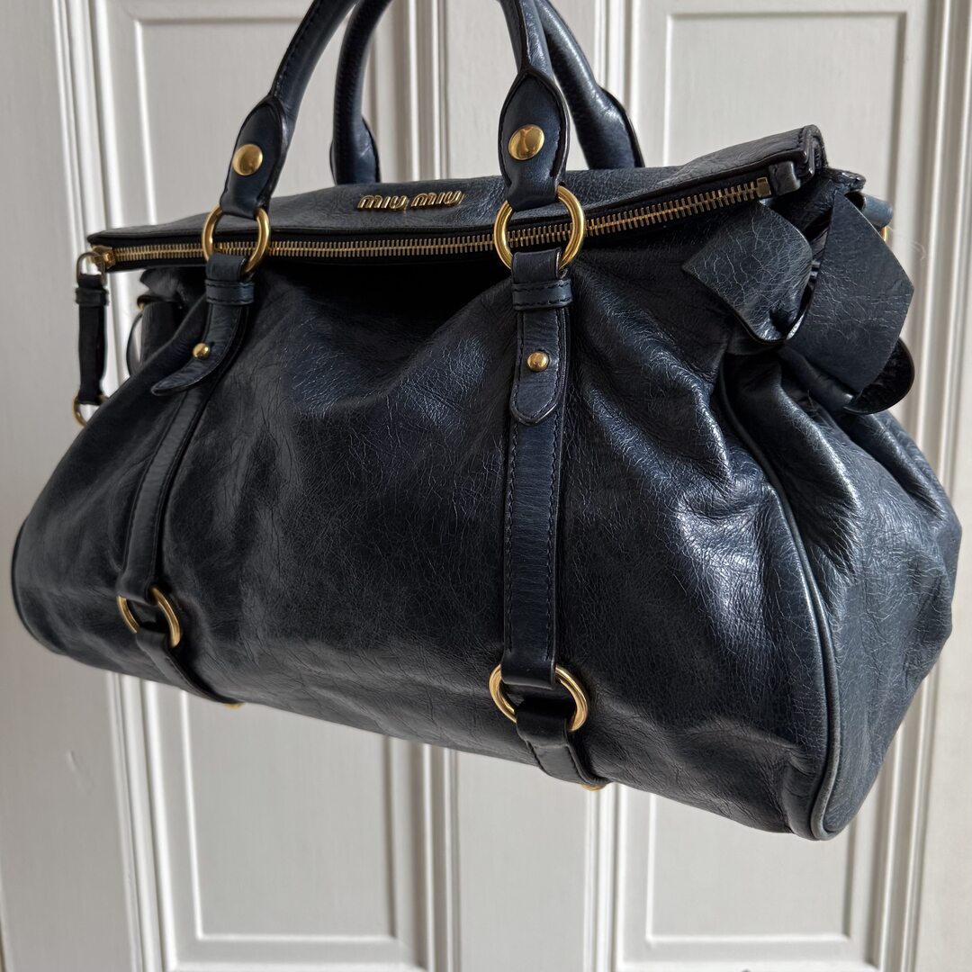 🔥 PreOwned Miu Miu Vitello Lux Blue Leather Handbag 🔥