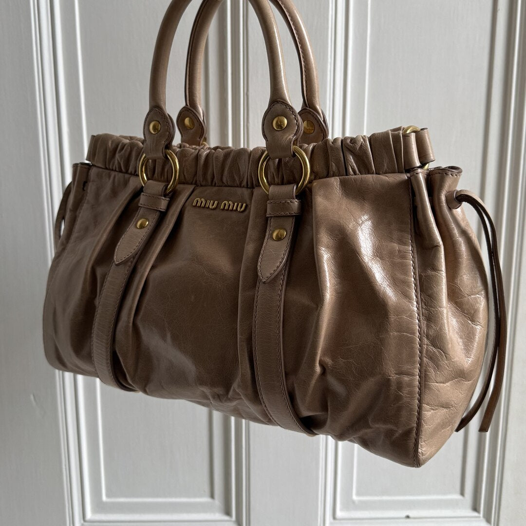 🔥 PreOwned Miu Miu Vitello Beige Leather Handbag 🔥