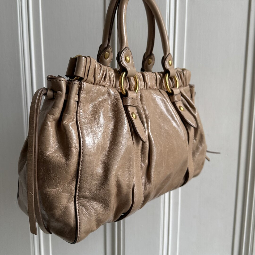 🔥 PreOwned Miu Miu Vitello Beige Leather Handbag 🔥