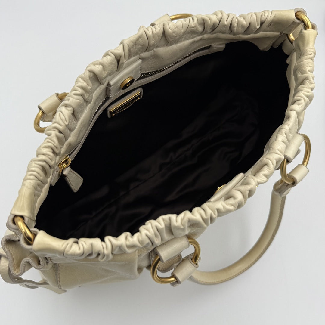 🔥 PreOwned Miu Miu Vitello Leather White Handbag 🔥