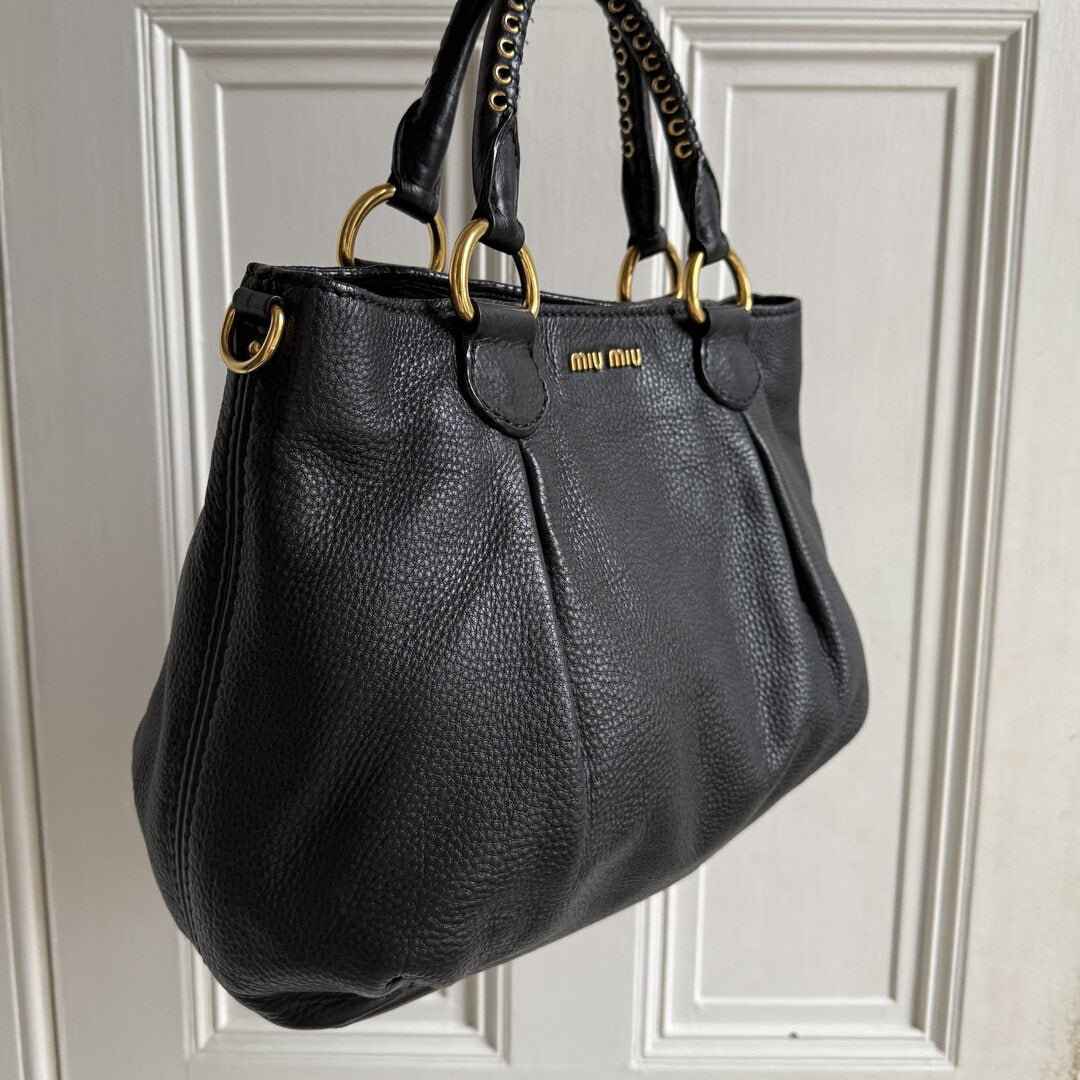 🔥 PreOwned Miu Miu Vitello Leather Black Shoulder Bag 🔥