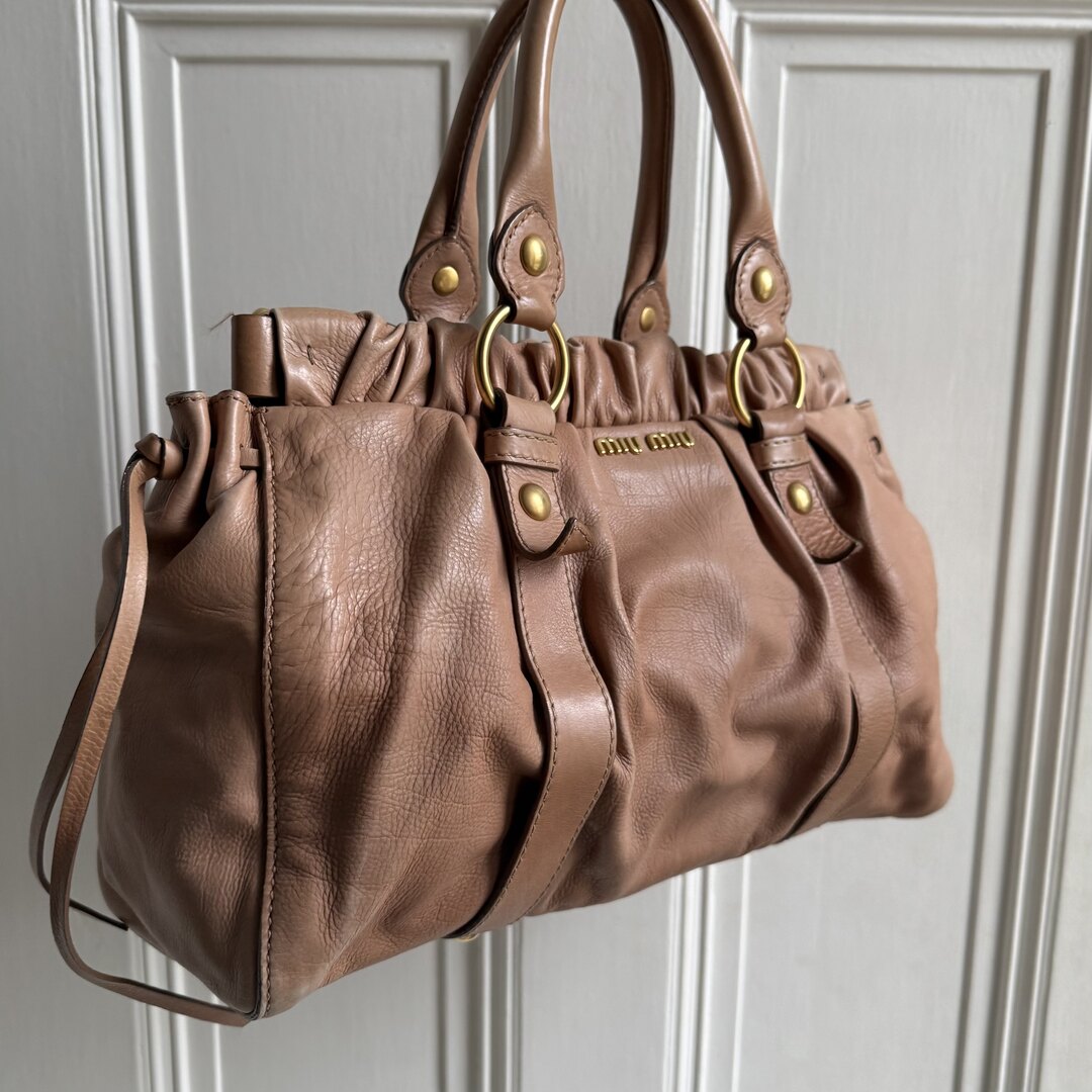 🔥 PreOwned Miu Miu Vitello Light Pink Leather Handbag 🔥