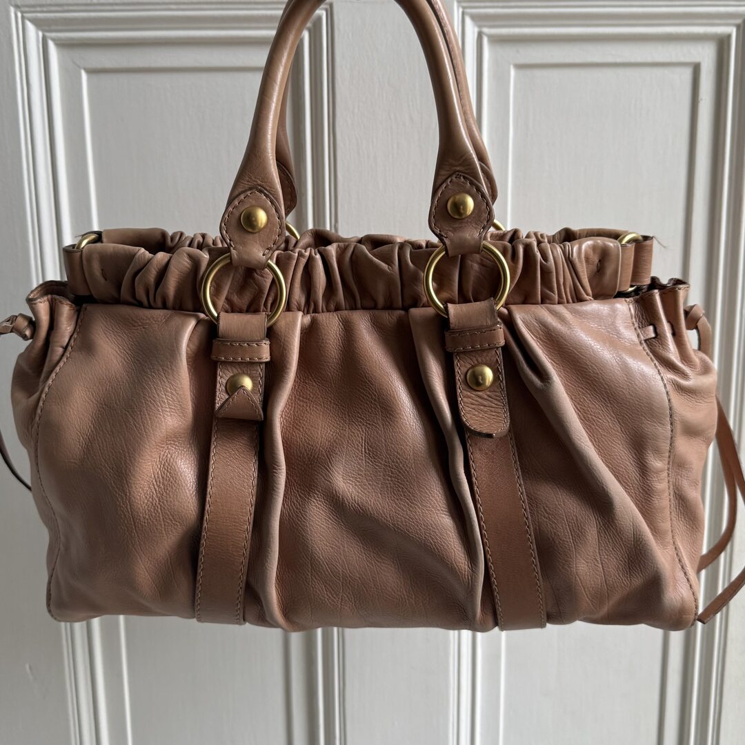 🔥 PreOwned Miu Miu Vitello Light Pink Leather Handbag 🔥