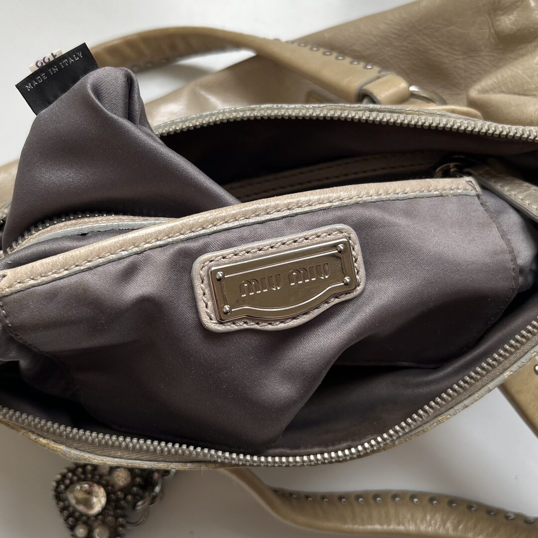 🔥 PreOwned Miu Miu Studded Charm Leather Beige Shoulder Bag 🔥