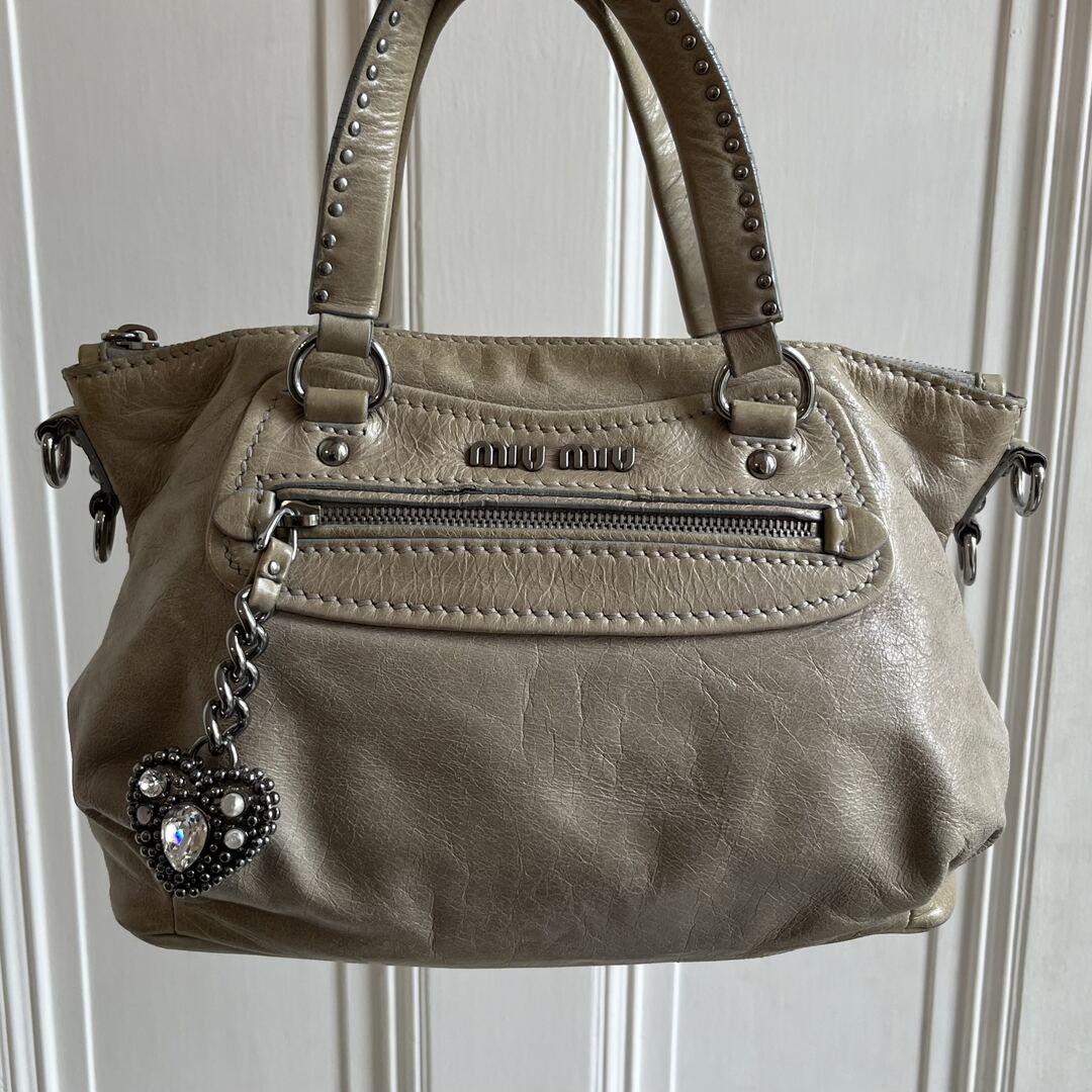 🔥 PreOwned Miu Miu Studded Charm Leather Beige Shoulder Bag 🔥