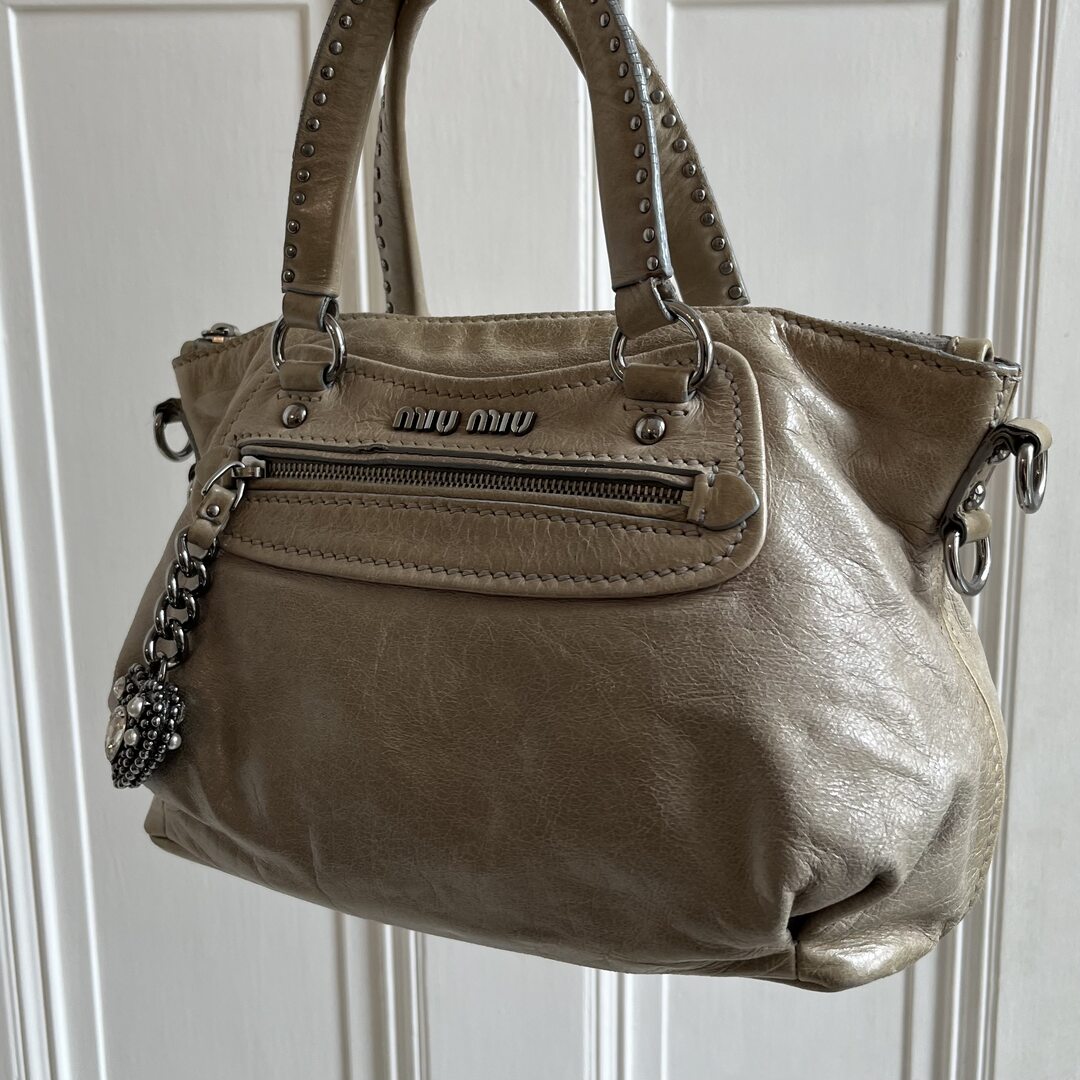 🔥 PreOwned Miu Miu Studded Charm Leather Beige Shoulder Bag 🔥