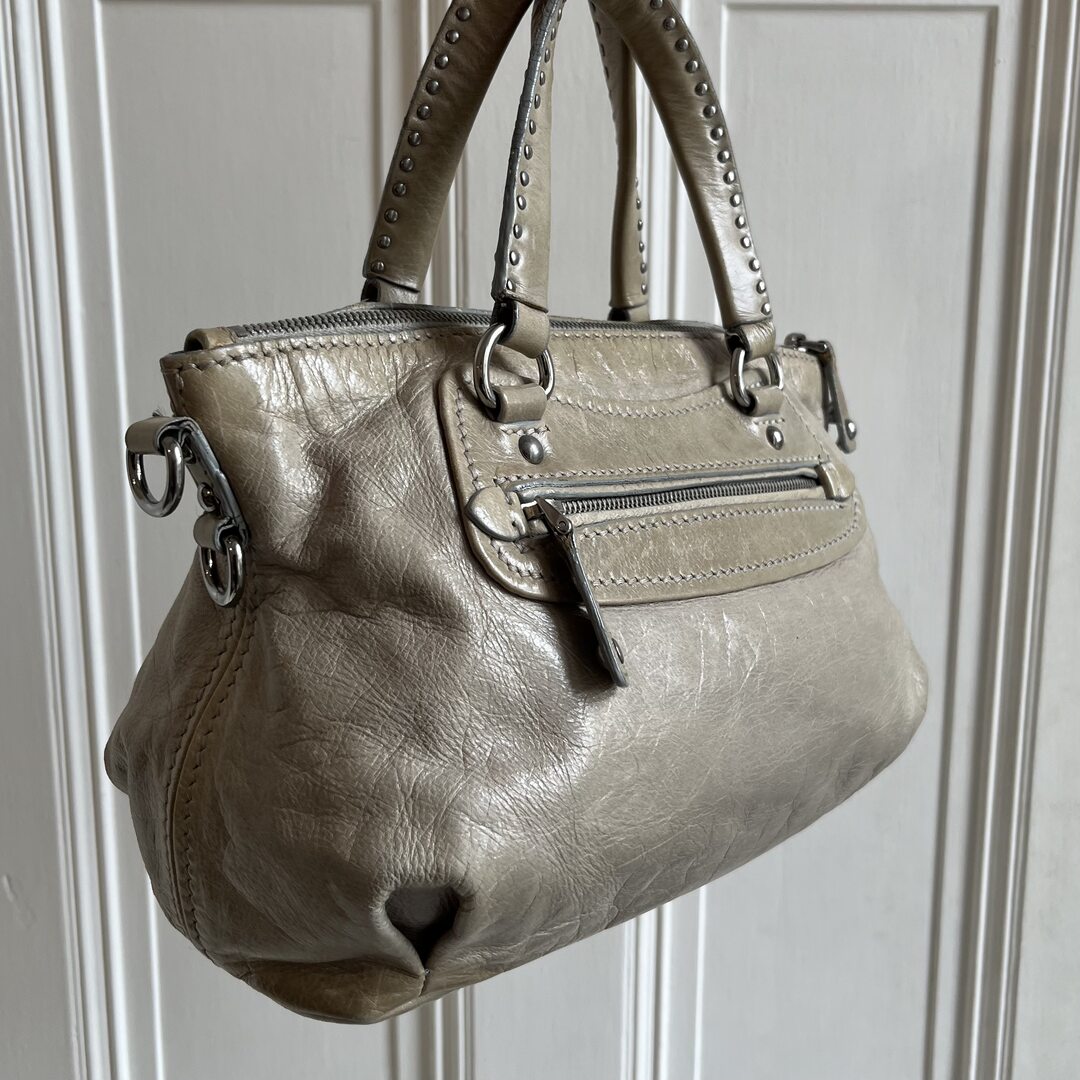 🔥 PreOwned Miu Miu Studded Charm Leather Beige Shoulder Bag 🔥