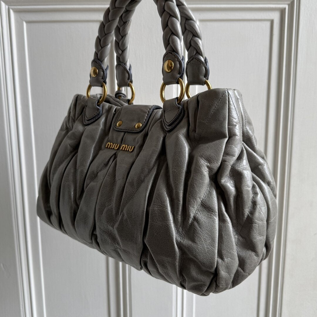 🔥 PreOwned Miu Miu Matelasse Grey Leather Handbag 🔥