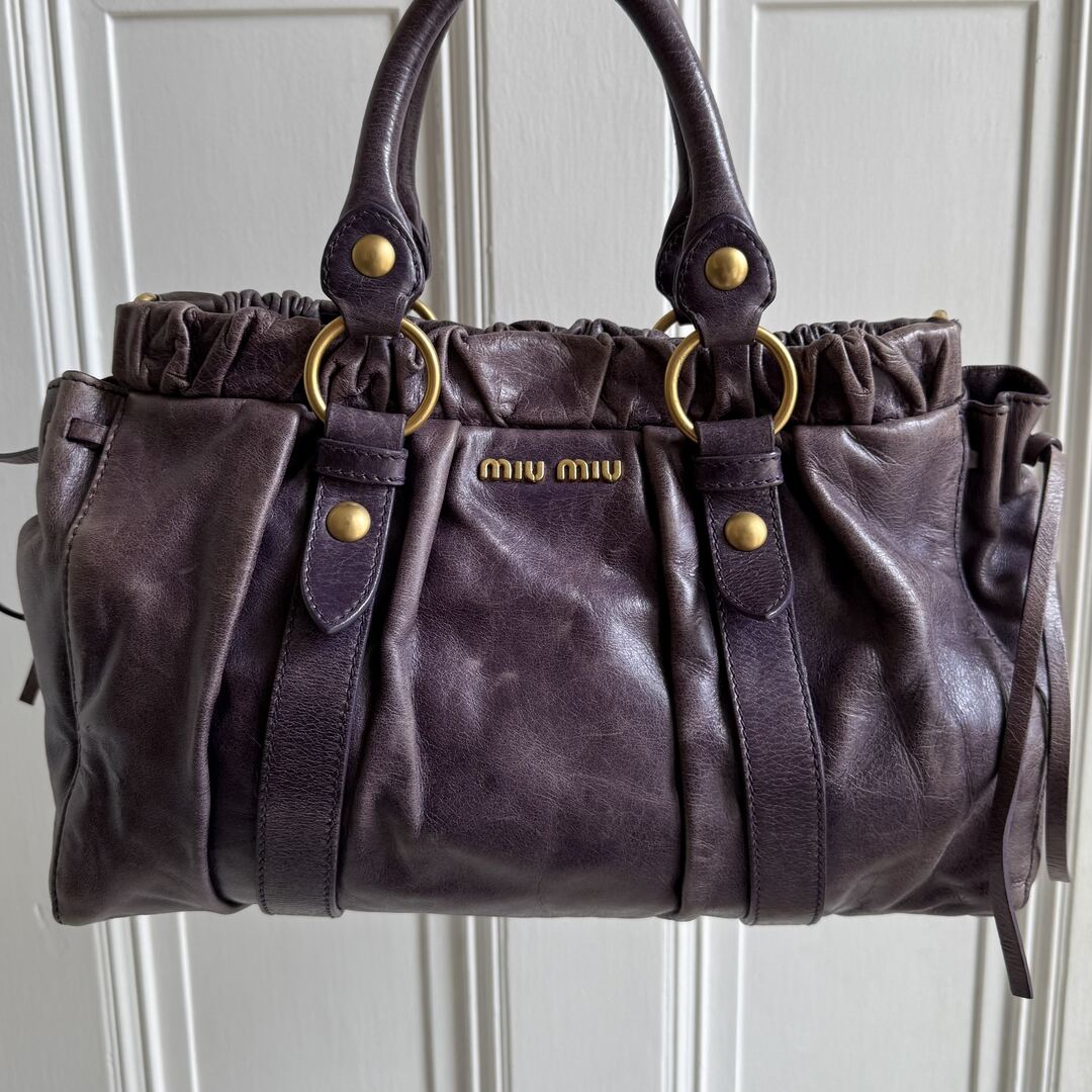 🔥 PreOwned Miu Miu Vitello Purple Leather Handbag 🔥