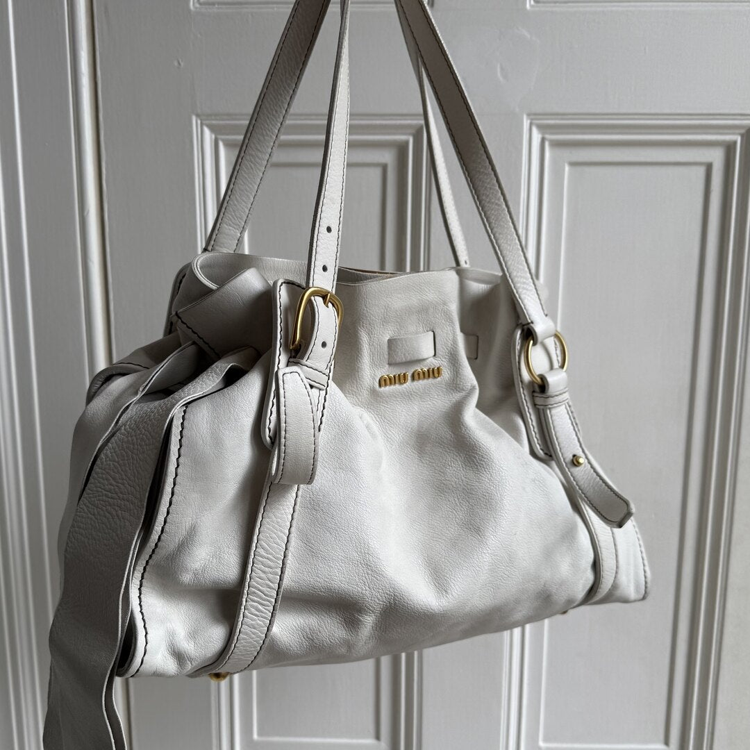 🔥 PreOwned Miu Miu Vitello Leather White Tote Bag 🔥