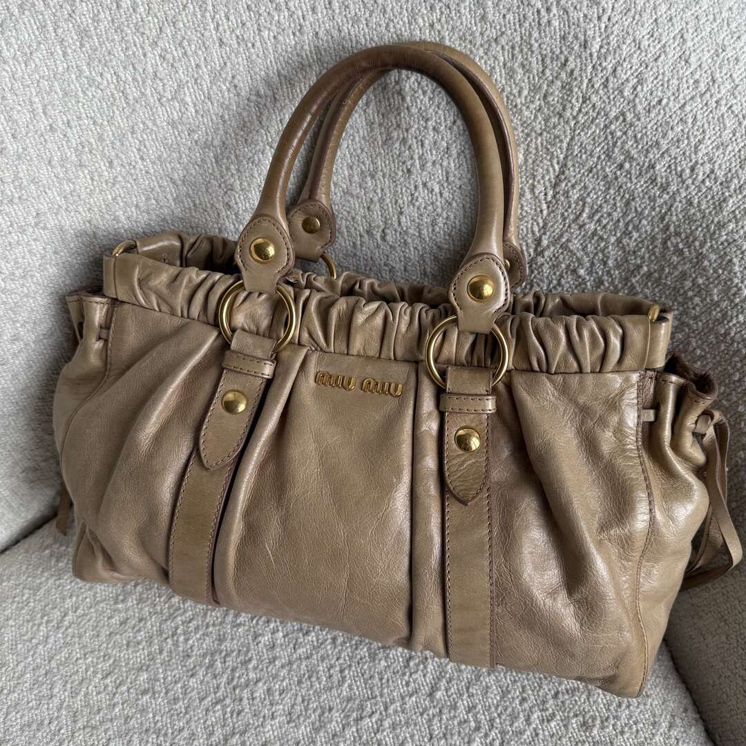 🔥 PreOwned Miu Miu Vitello Beige Leather Handbag 🔥