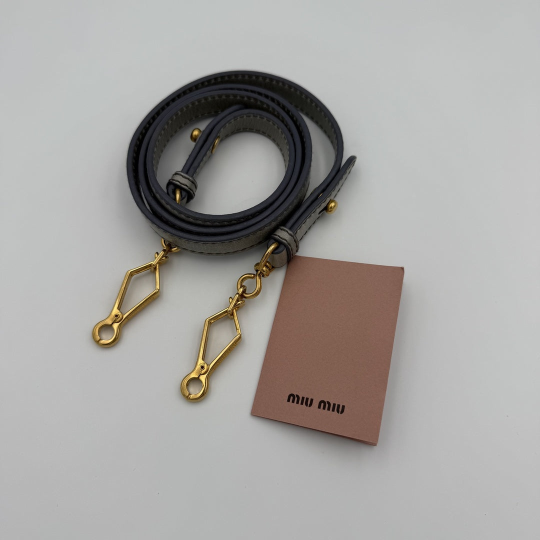 🔥 PreOwned Miu Miu Matelasse Grey Leather Handbag 🔥