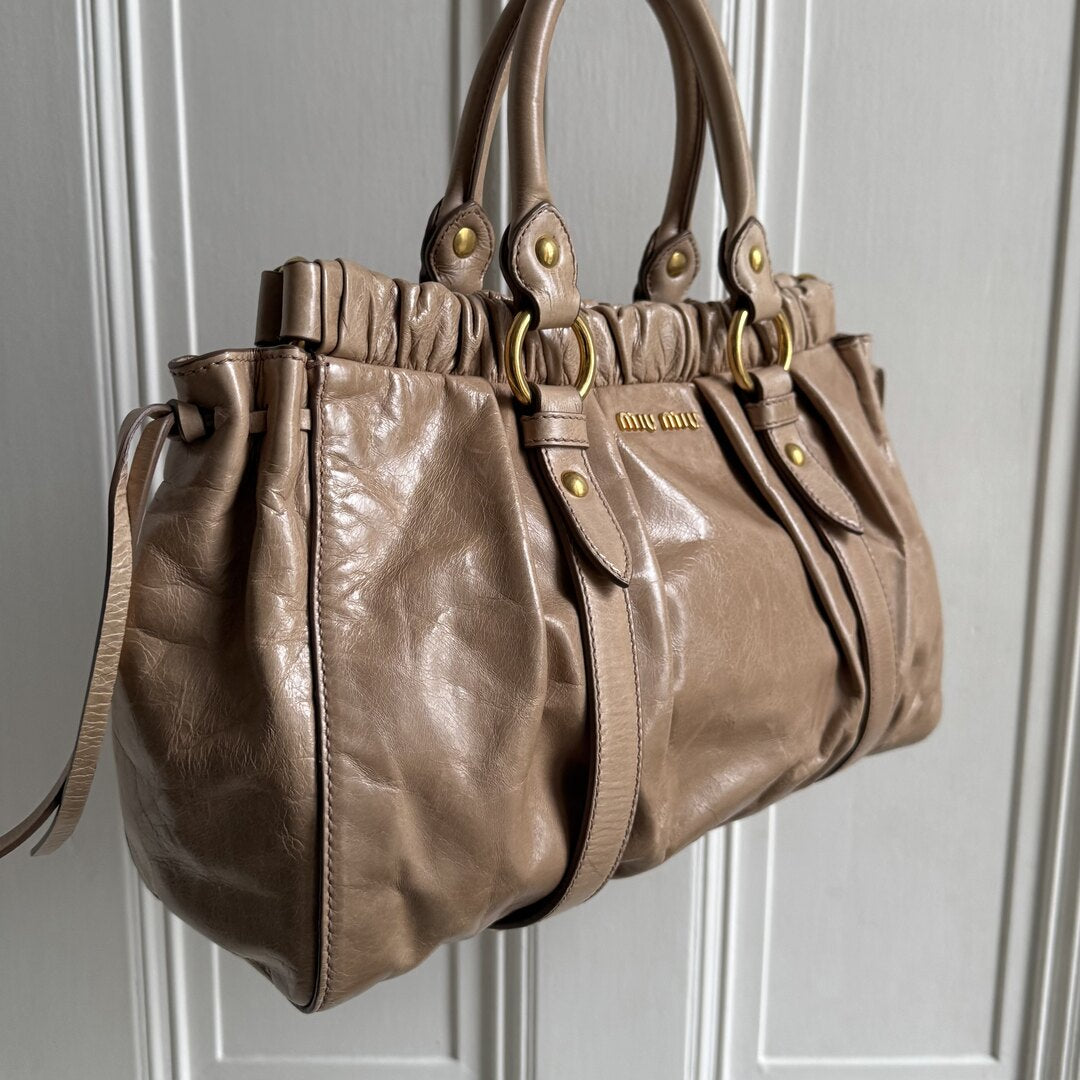 🔥 PreOwned Miu Miu Vitello Beige Leather Handbag 🔥