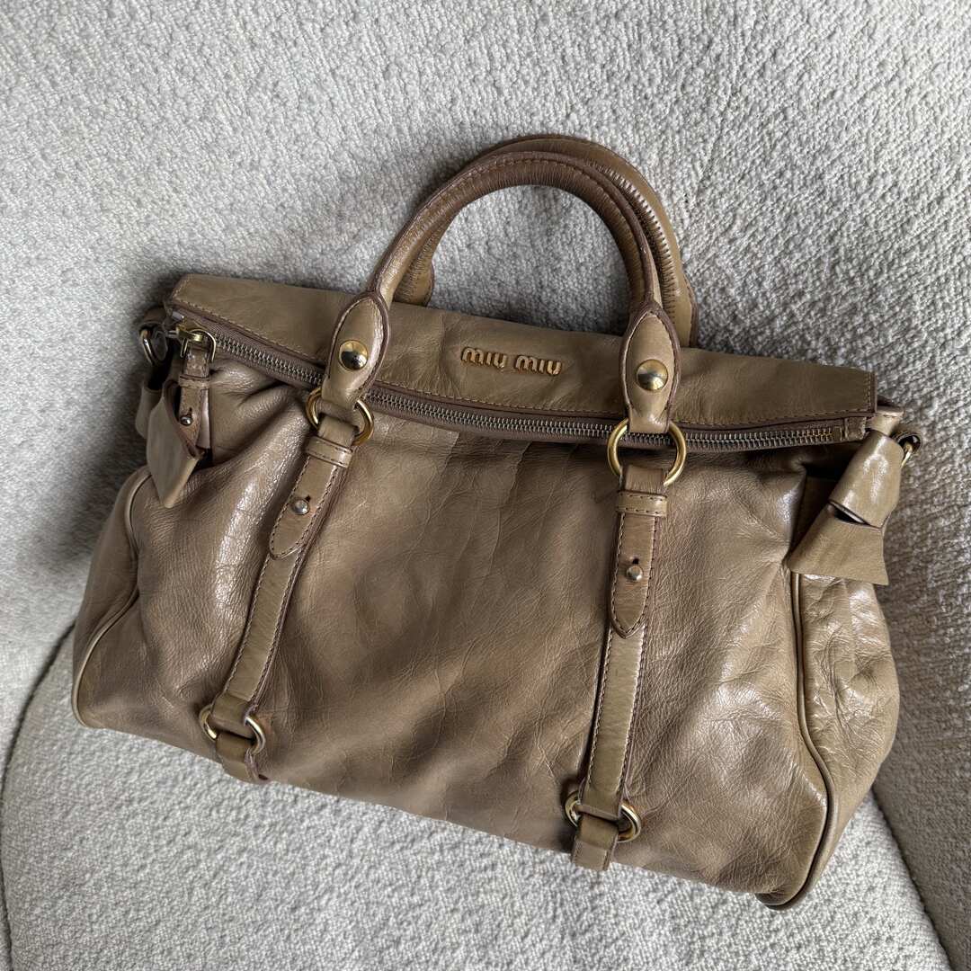 🔥 PreOwned Miu Miu Vitello Lux Beige Leather Handbag 🔥