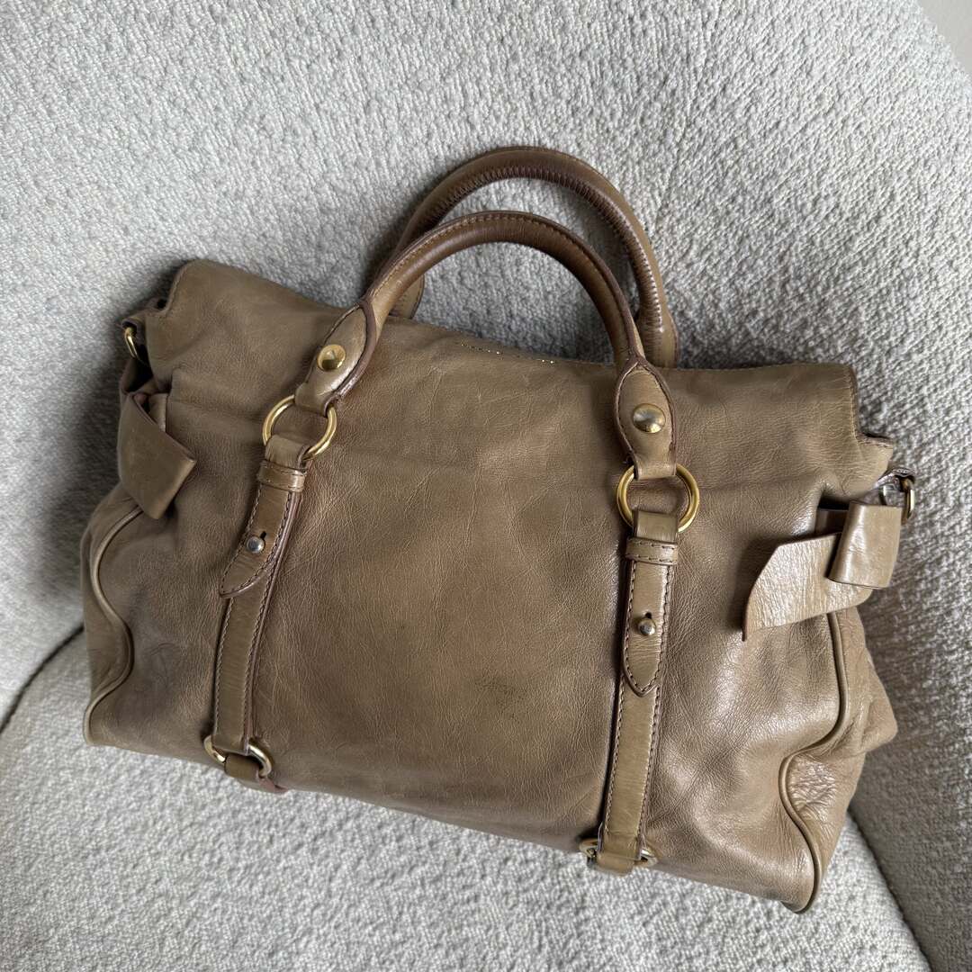 🔥 PreOwned Miu Miu Vitello Lux Beige Leather Handbag 🔥