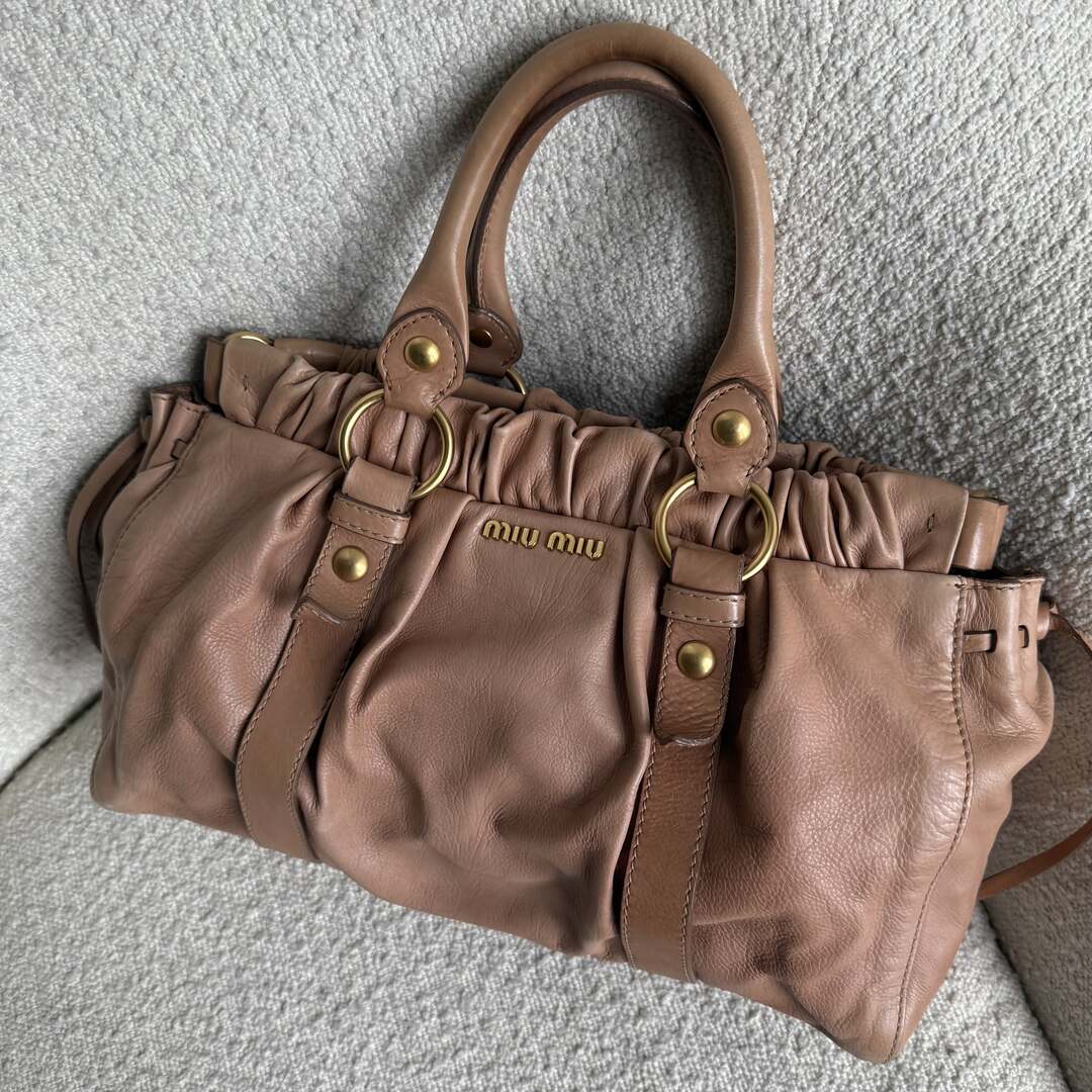 🔥 PreOwned Miu Miu Vitello Light Pink Leather Handbag 🔥