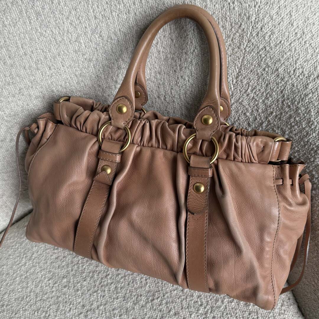 🔥 PreOwned Miu Miu Vitello Light Pink Leather Handbag 🔥