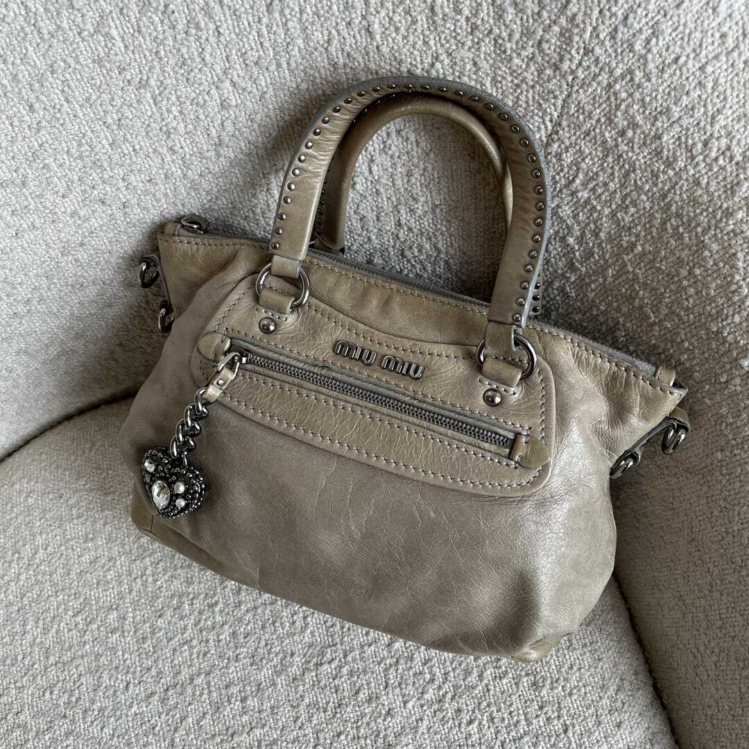 🔥 PreOwned Miu Miu Studded Charm Leather Beige Shoulder Bag 🔥