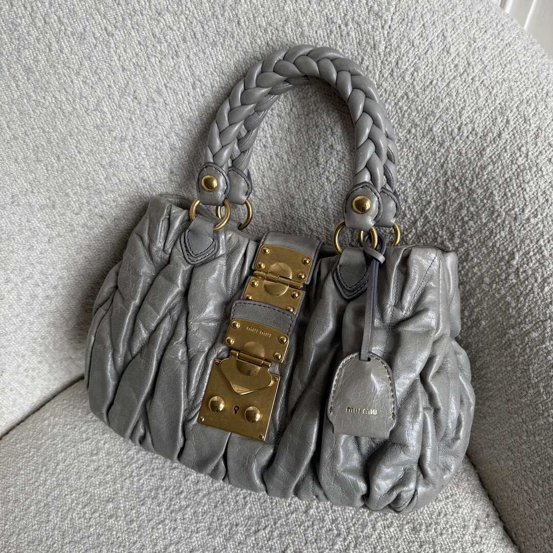 🔥 PreOwned Miu Miu Matelasse Grey Leather Handbag 🔥