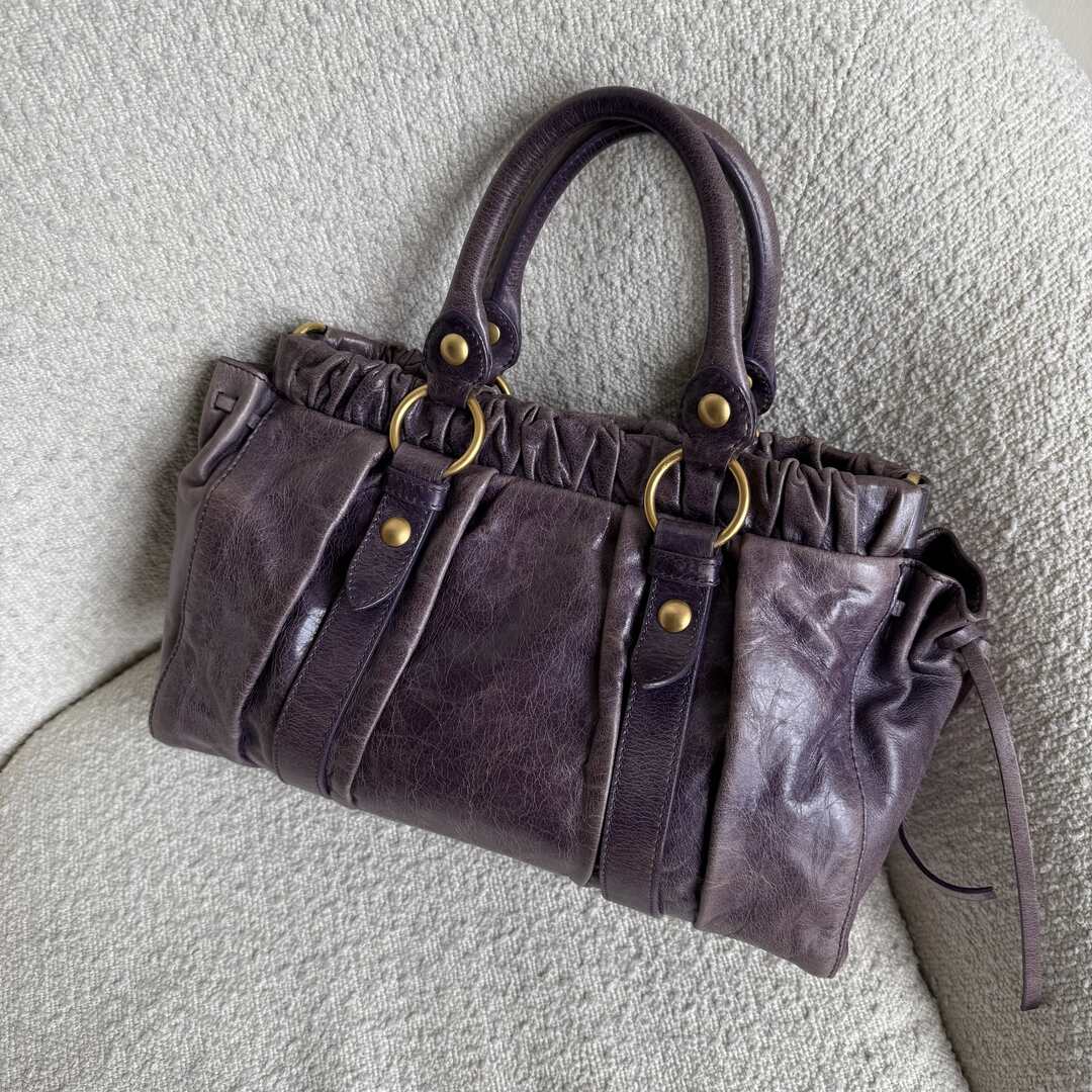 🔥 PreOwned Miu Miu Vitello Purple Leather Handbag 🔥