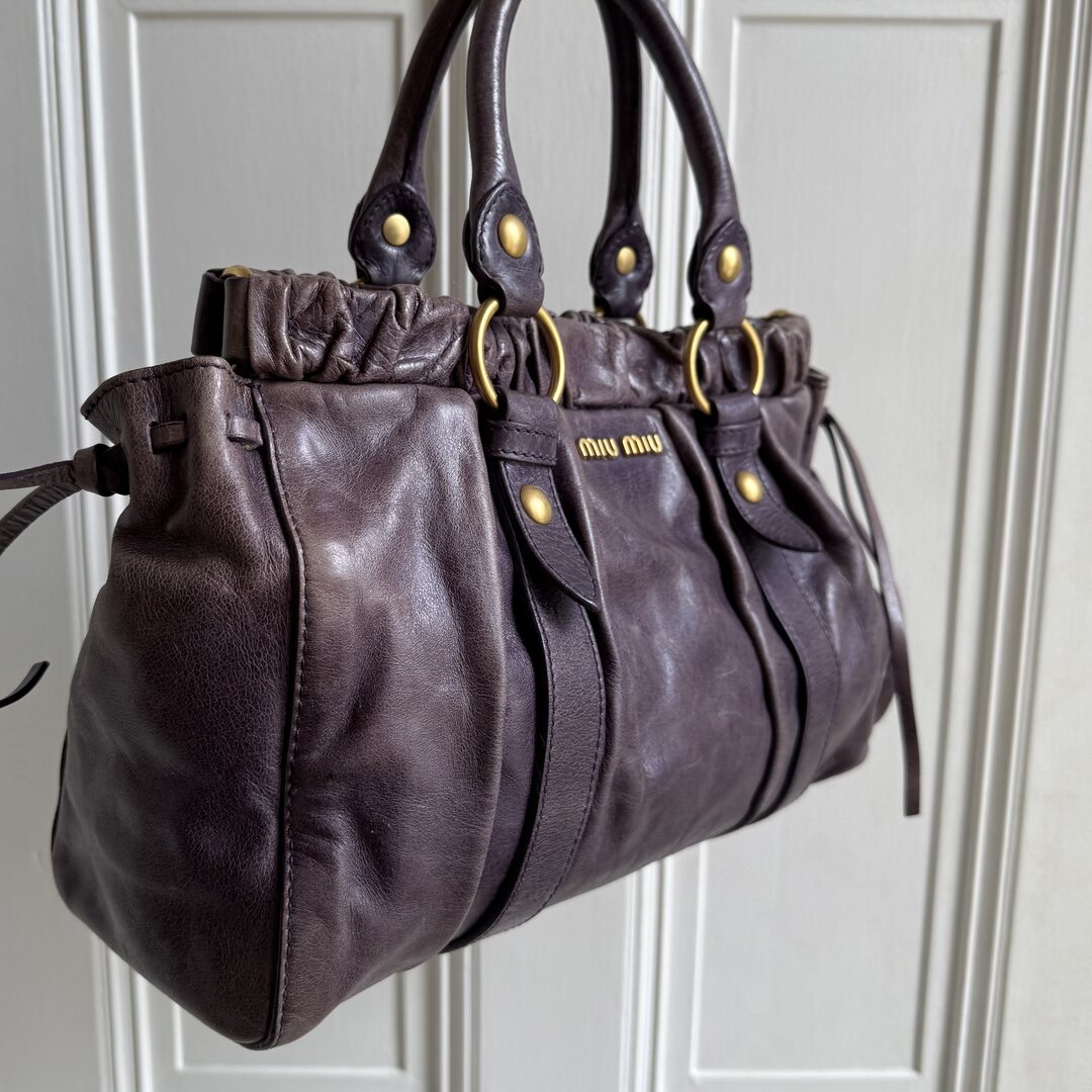 🔥 PreOwned Miu Miu Vitello Purple Leather Handbag 🔥