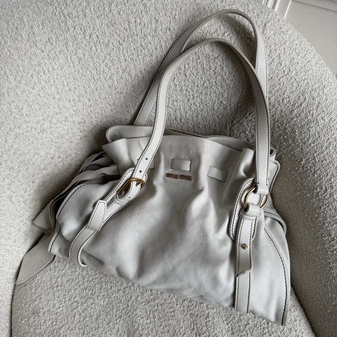 🔥 PreOwned Miu Miu Vitello Leather White Tote Bag 🔥