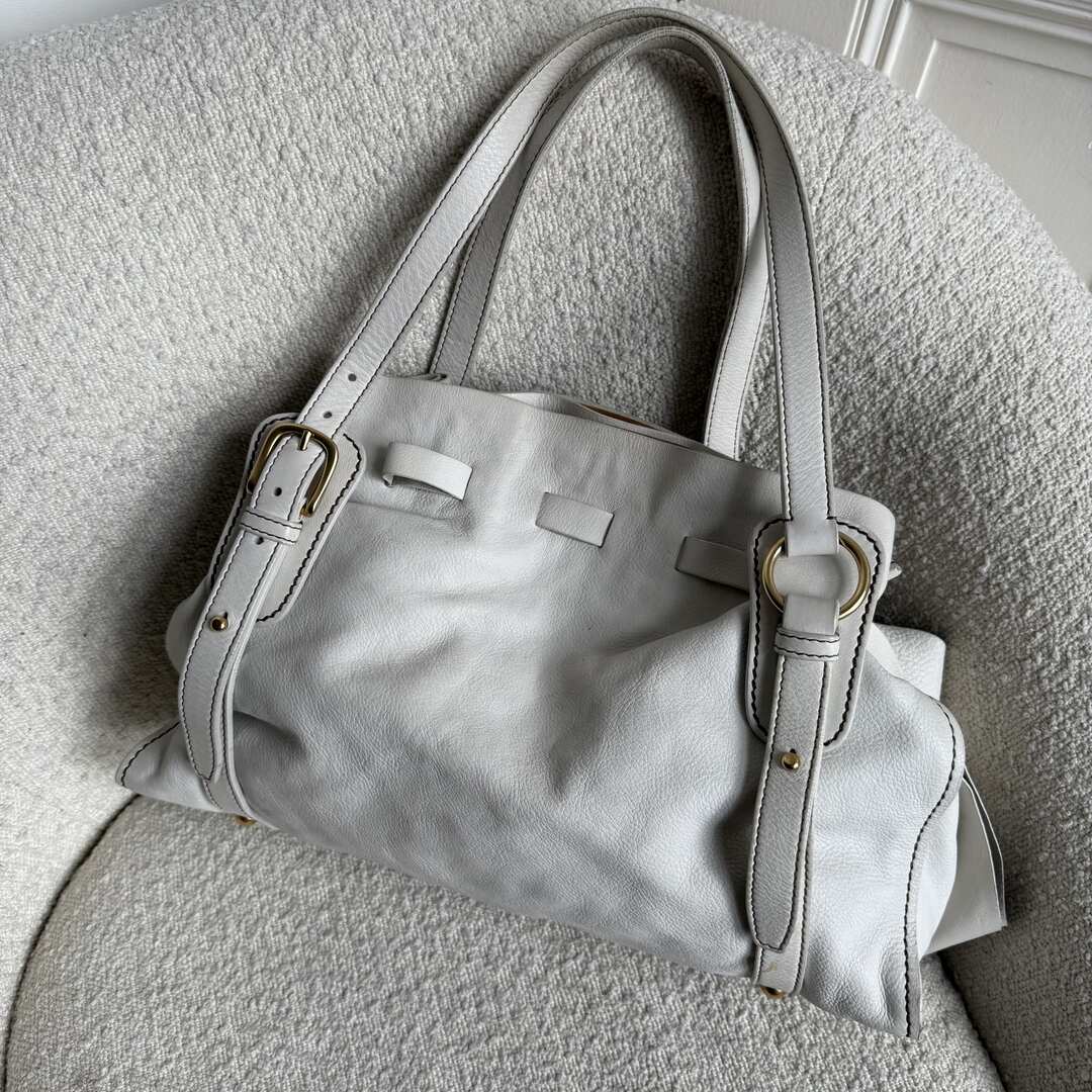 🔥 PreOwned Miu Miu Vitello Leather White Tote Bag 🔥